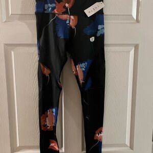 Black and Blue Floral Leggings with Fitted Silhouette